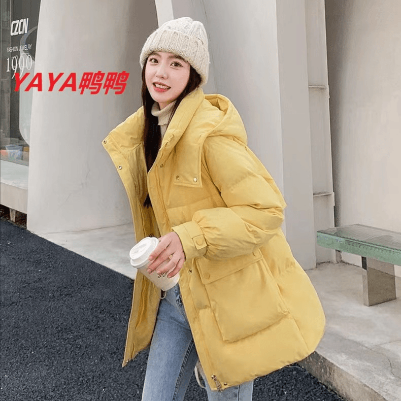 YAYA/鸭鸭冬季潮流女中长款连帽纯色大口袋通勤羽绒服DYF06B0140
