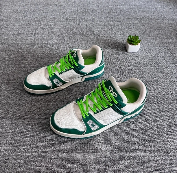 95新 LouisVuitton/路易威登 trainer白绿 8.5码 没盒子 磨损小