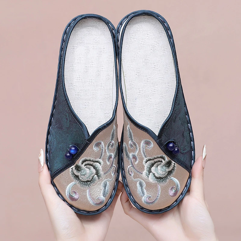 夏季新款老北京布鞋复古民族风刺绣妈妈鞋透气舒适平底防滑拖鞋女