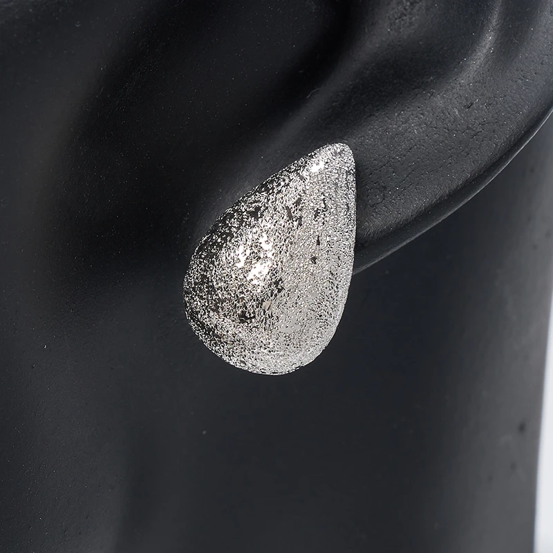 梁雅帝专属新品闪砂水滴形法式轻奢耳钉