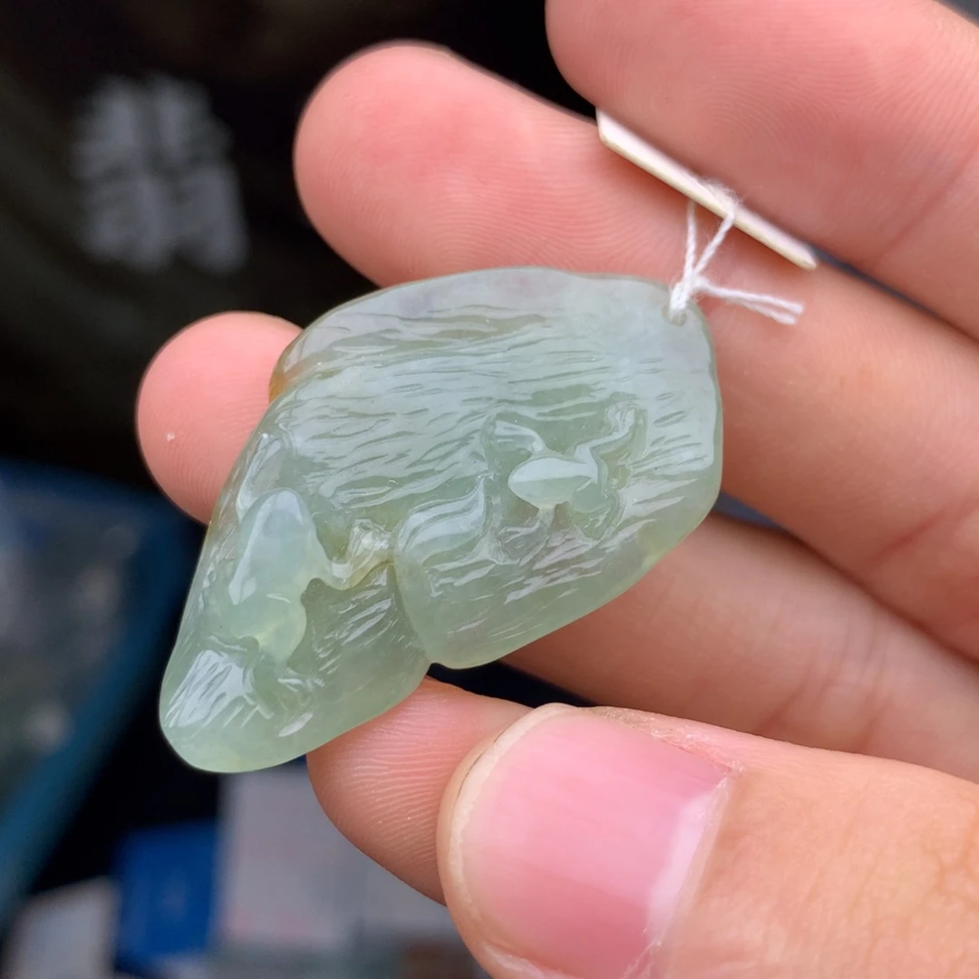 翡翠吊坠(赠链)未镶嵌
