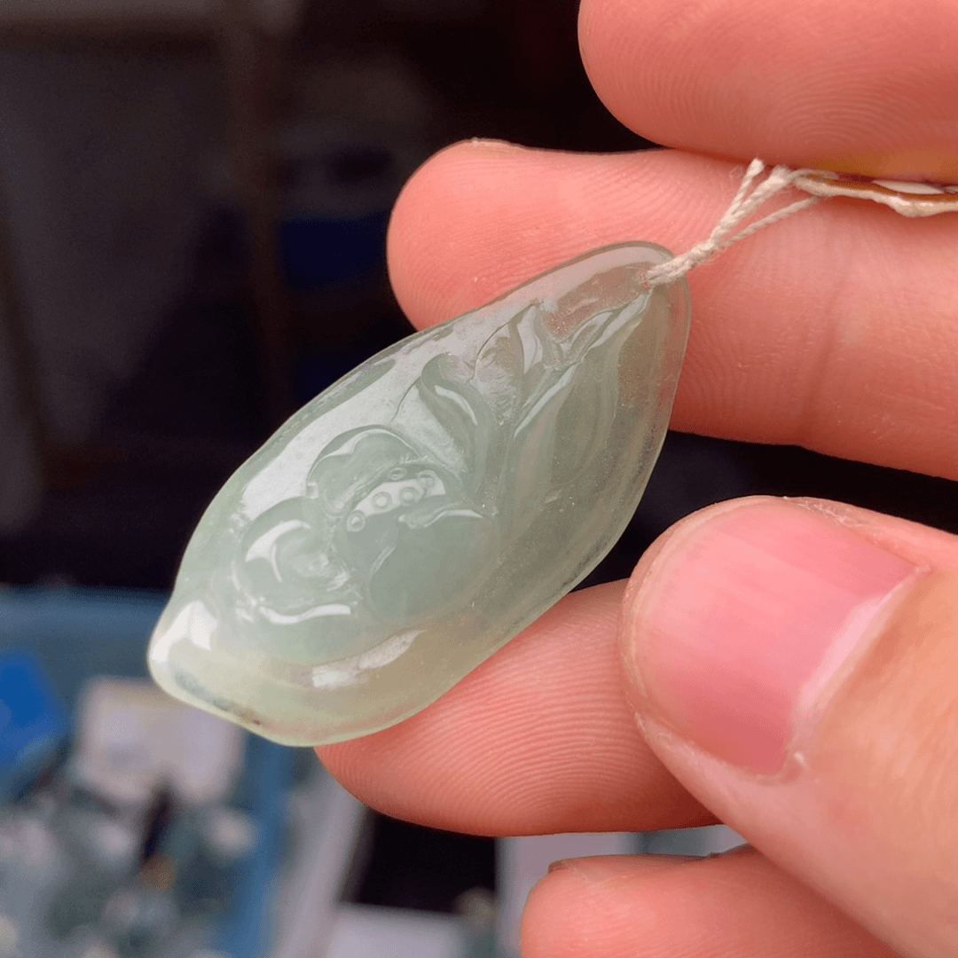 翡翠吊坠(赠链)未镶嵌