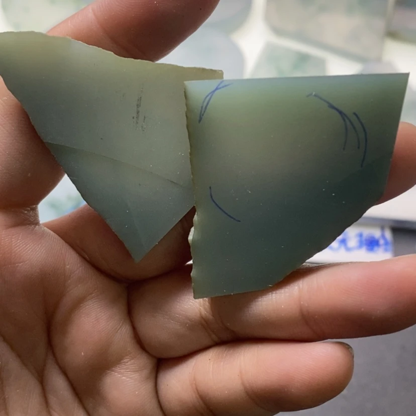 【闪购商品】翡翠挂件未镶嵌王*亮