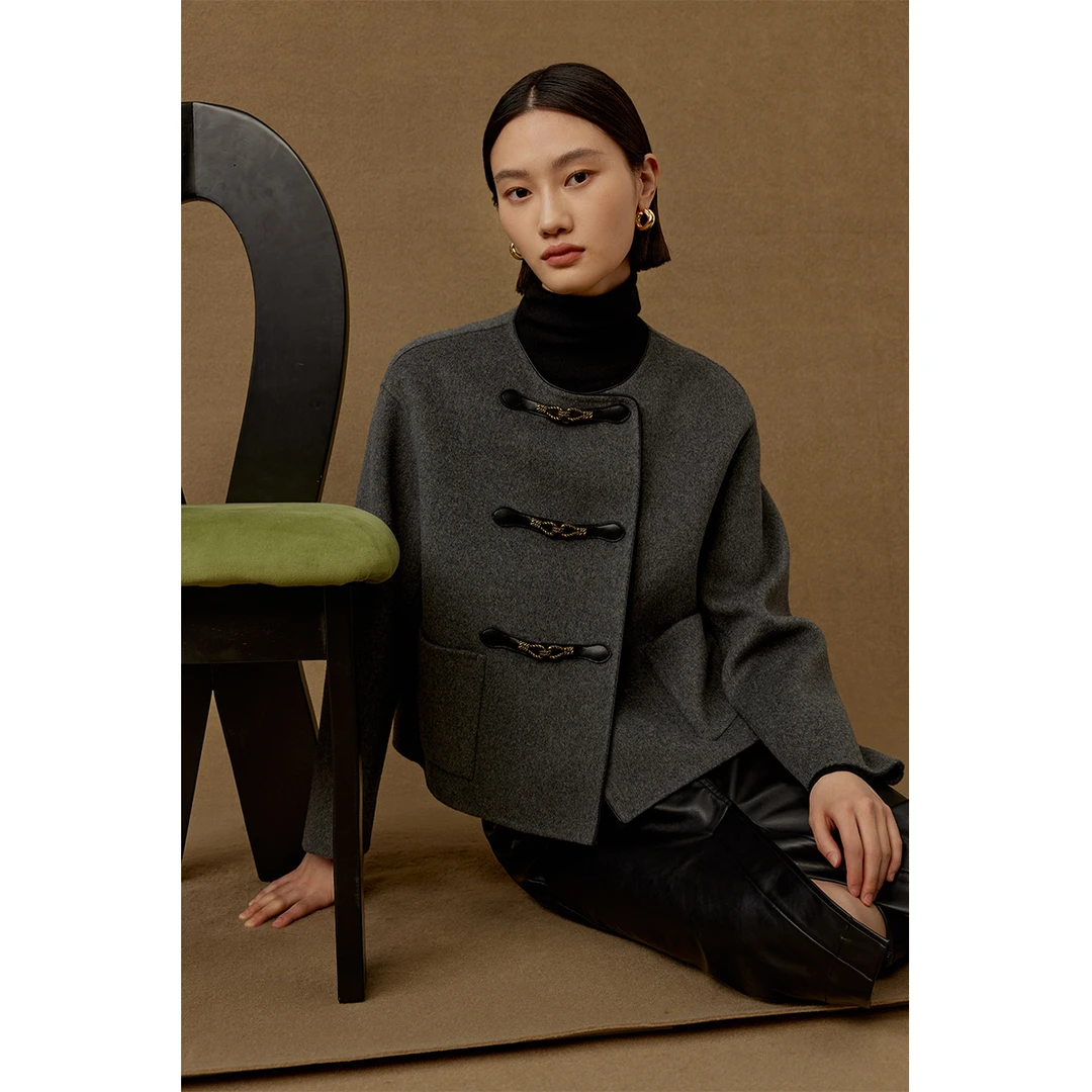 【曼德诗】全羊毛新中式外套2023冬披肩双面呢大衣MC421309480