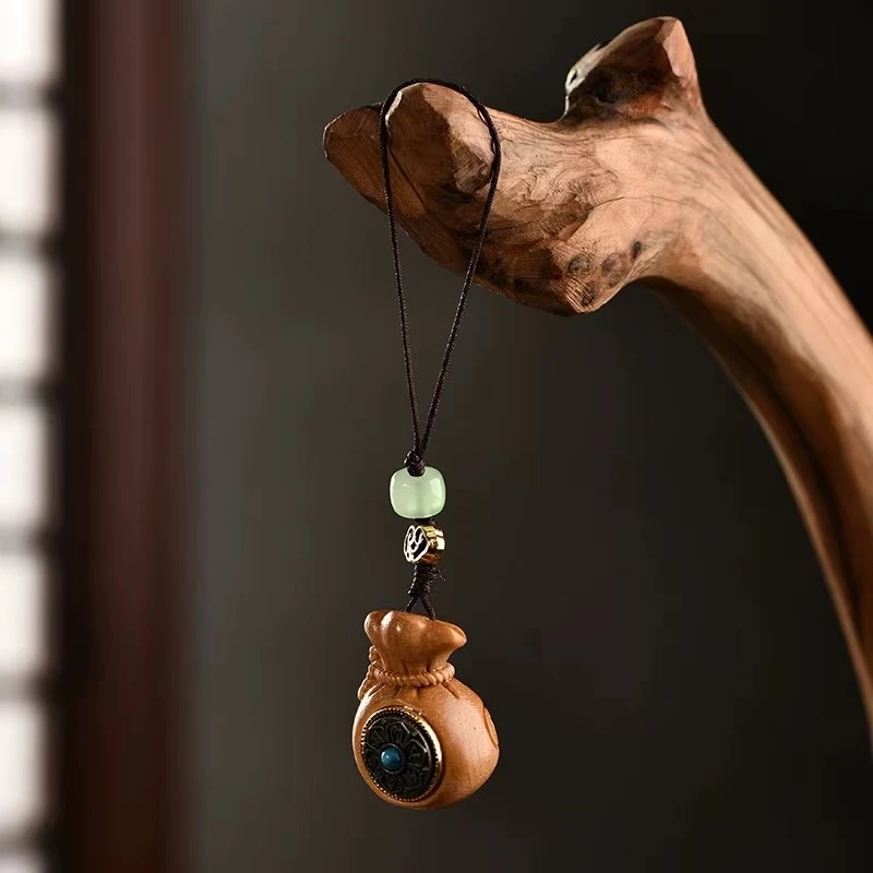 木质卡通小挂件一福袋钥匙扣