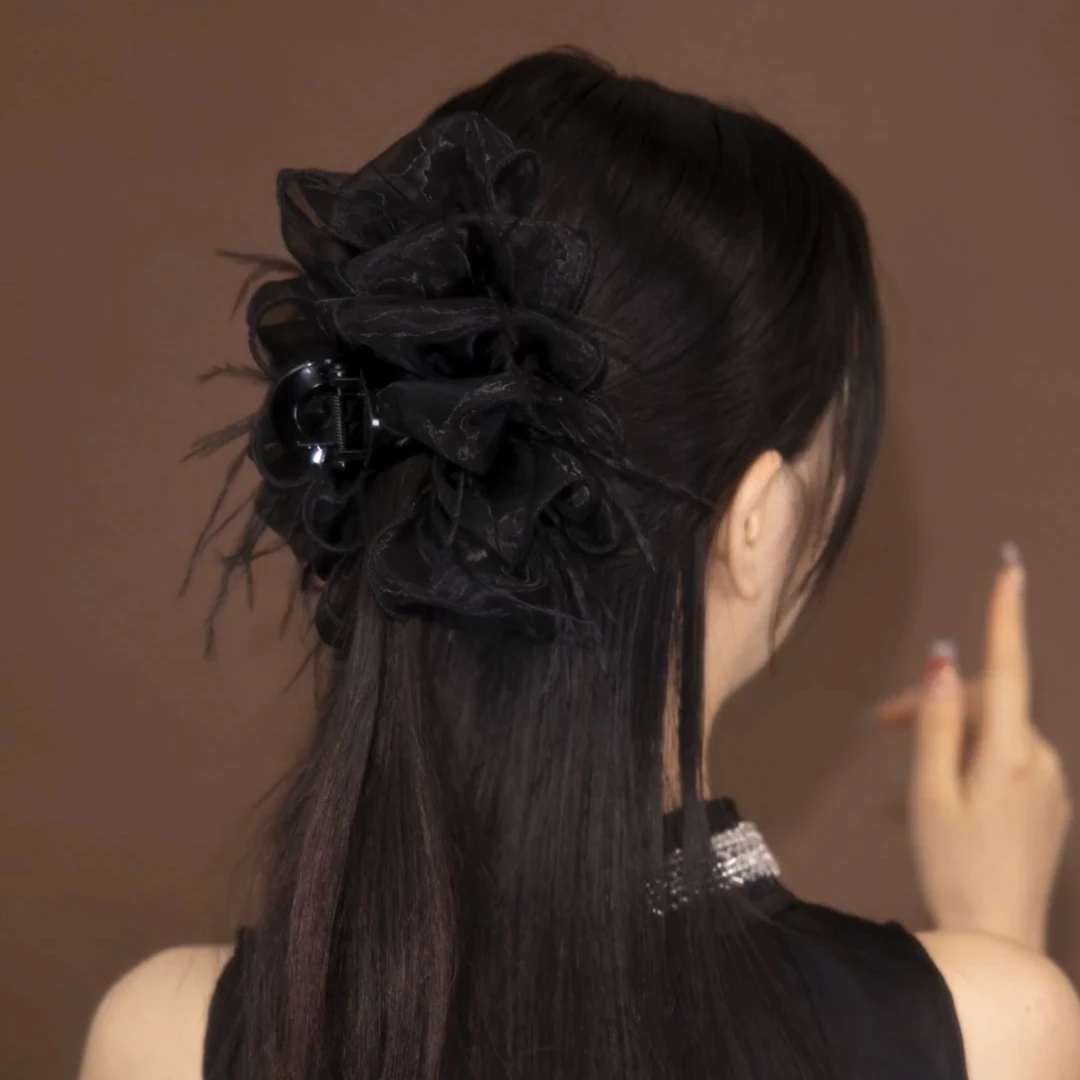 知性女人的发饰夏天发型饱满气质优雅黑色抓夹