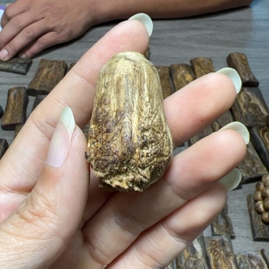 沉香吊坠风块料陆河5.2克
