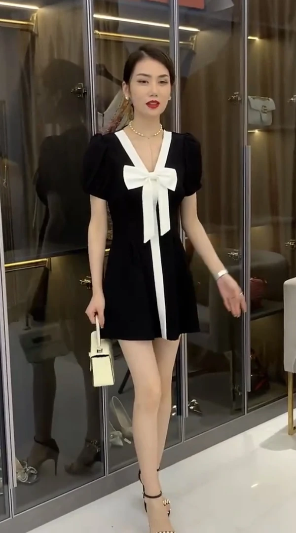 时尚潮流V领拼接白色蝴蝶结半袖连衣裙遮肉显瘦气质款