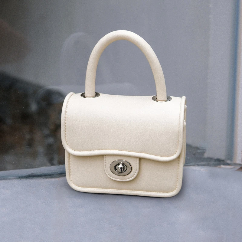 URBAN REVIVO2024夏季新款女士小巧翻盖手提斜挎包UAWB40214