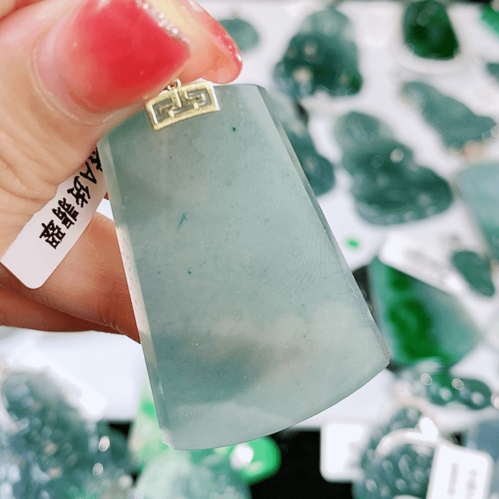 翡翠颈饰18K金镶嵌天然翡翠