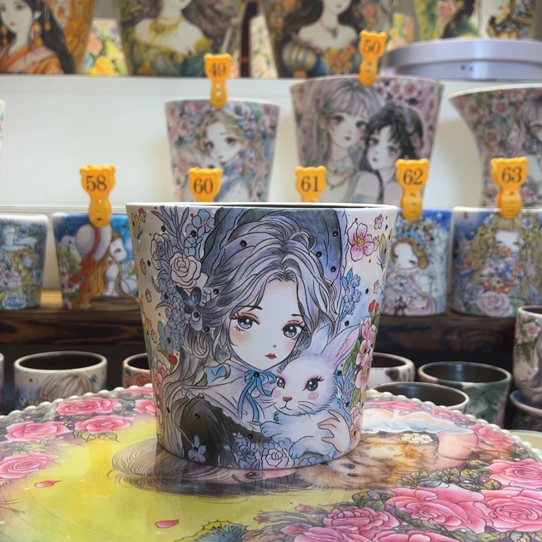 红陶薄雾的精工盆