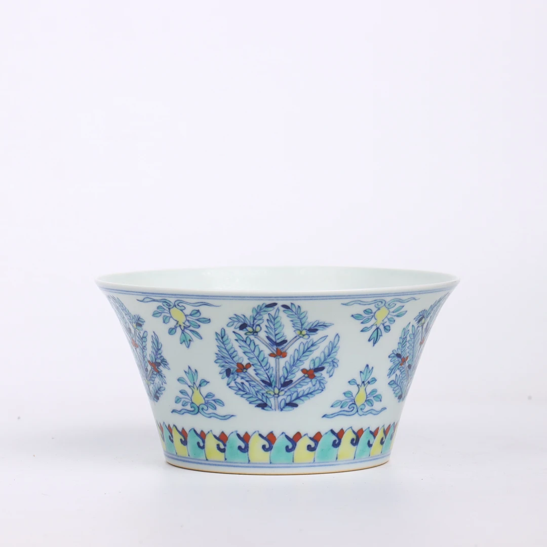 【清雍正】斗彩团花纹马蹄碗（口径15.3cm 高7.8cm）680