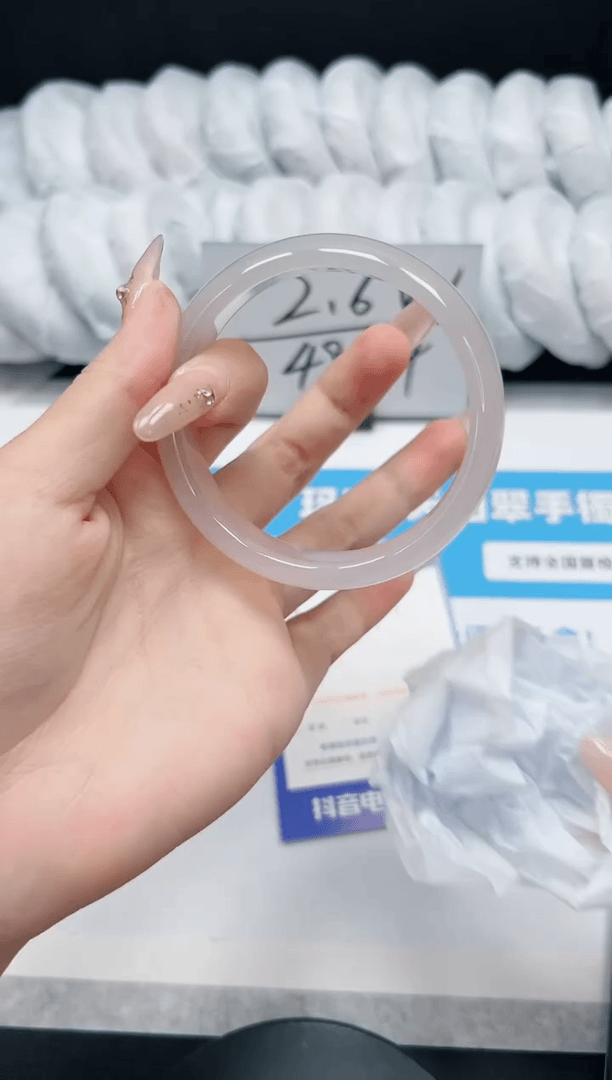 【闪购商品】石英质玉手镯未镶嵌169/55.5荔枝