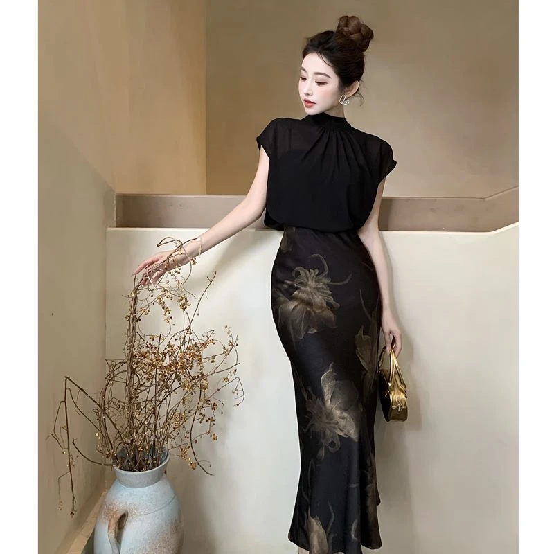 轻熟小众设计感套装女夏季两穿雪纺衫搭黑金印花半身裙气质两件套