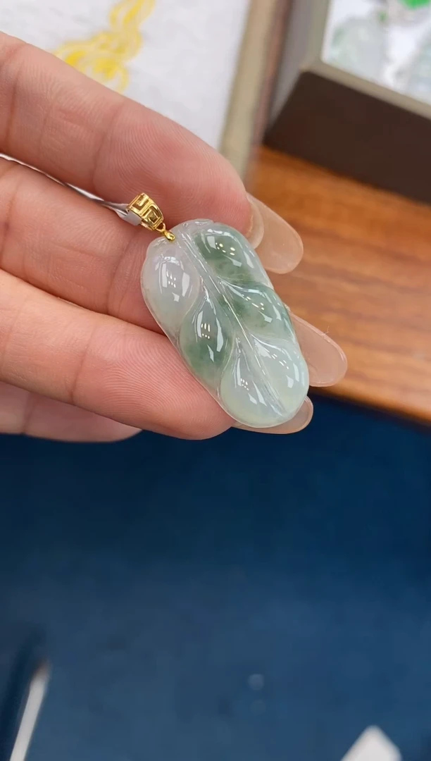 【闪购商品】翡翠颈饰18K金镶嵌叶子