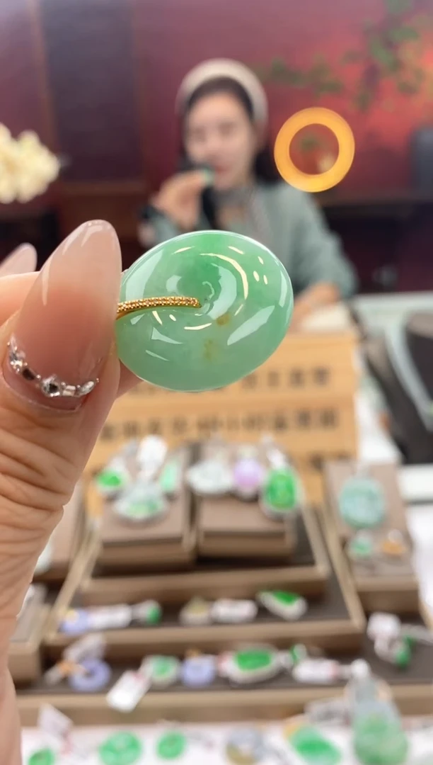 【闪购商品】翡翠颈饰18K金镶嵌平安扣