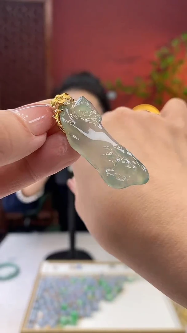【闪购商品】翡翠颈饰18K金镶嵌吊坠