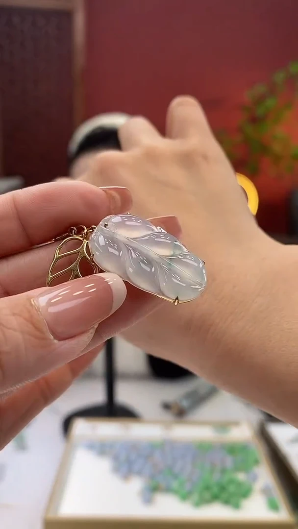 【闪购商品】翡翠颈饰18K金镶嵌叶子