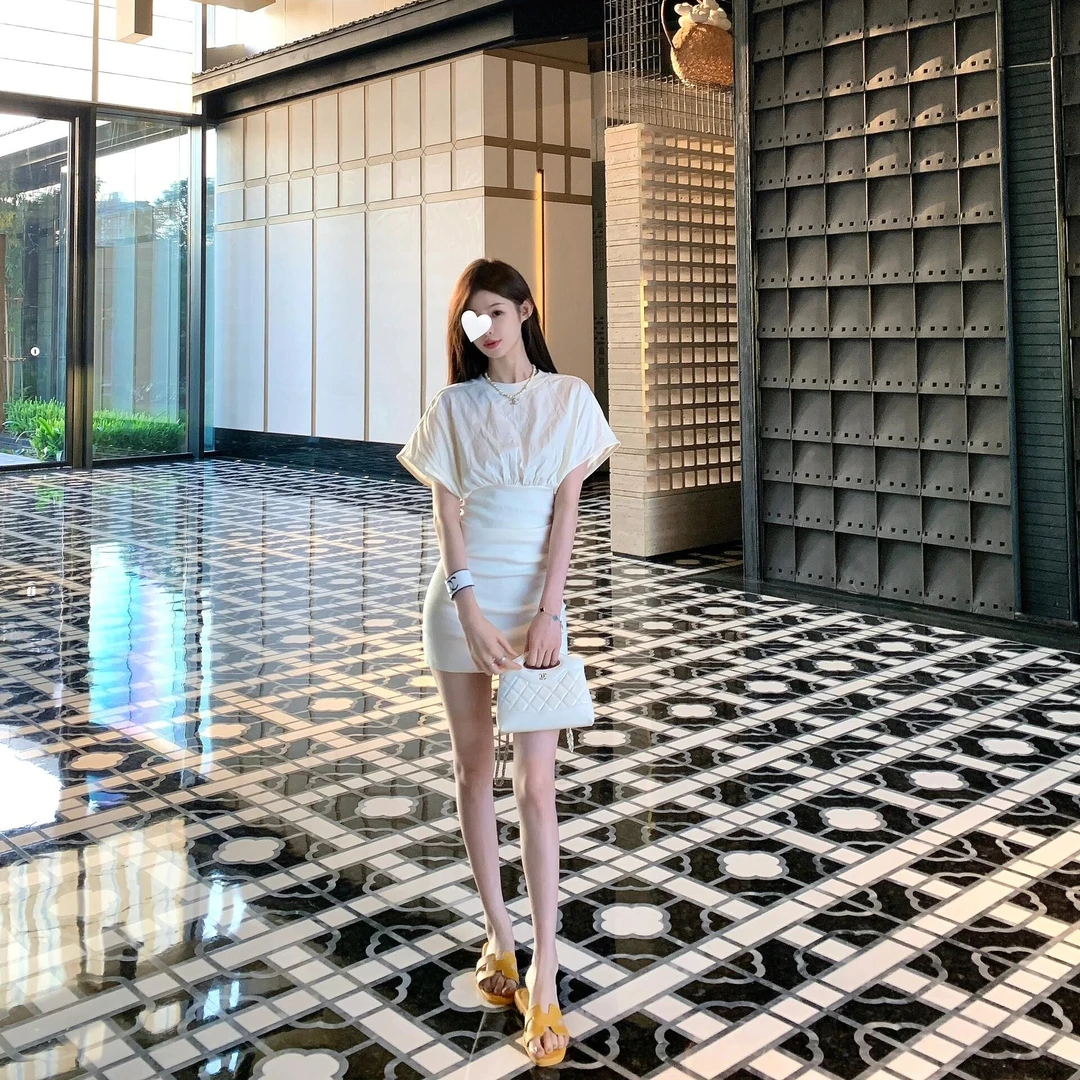 气质白色连衣裙女夏季修身收腰显瘦裙子性感辣妹高级感紧身包臀裙