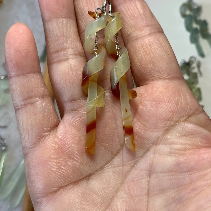 蛇纹石玉耳饰未镶嵌W****）