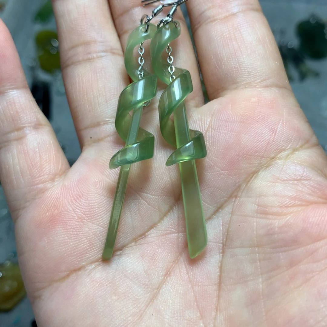 蛇纹石玉耳环未镶嵌
