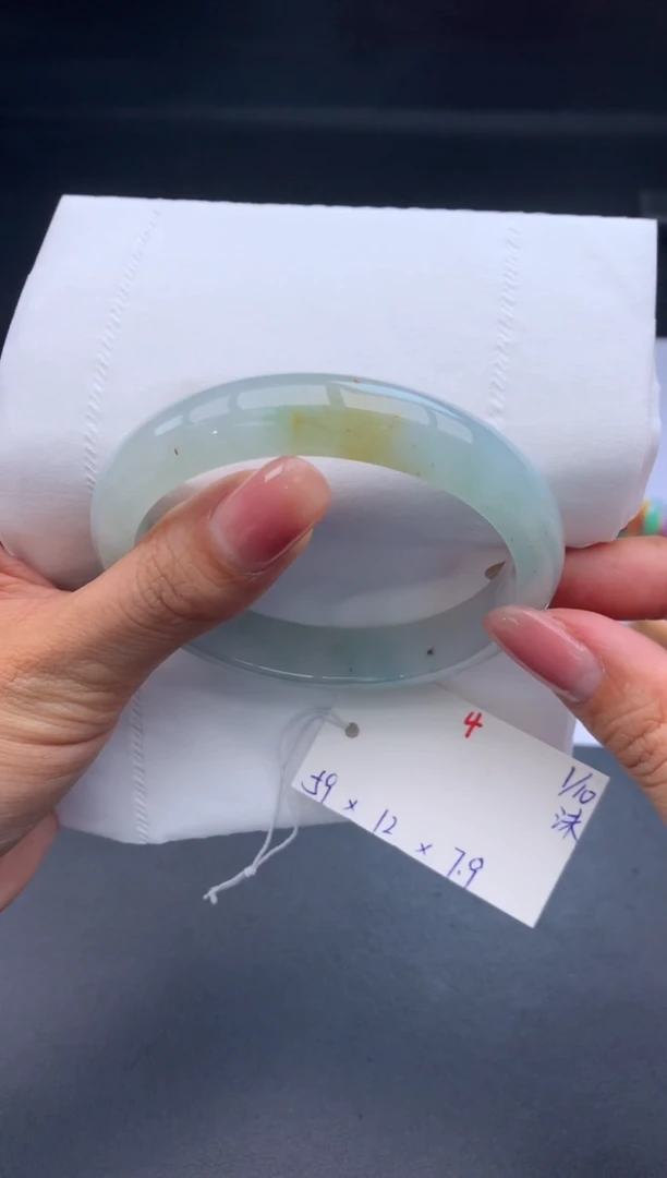 【闪购商品】翡翠手镯未镶嵌4沫沫拍下找耳机看购买须知