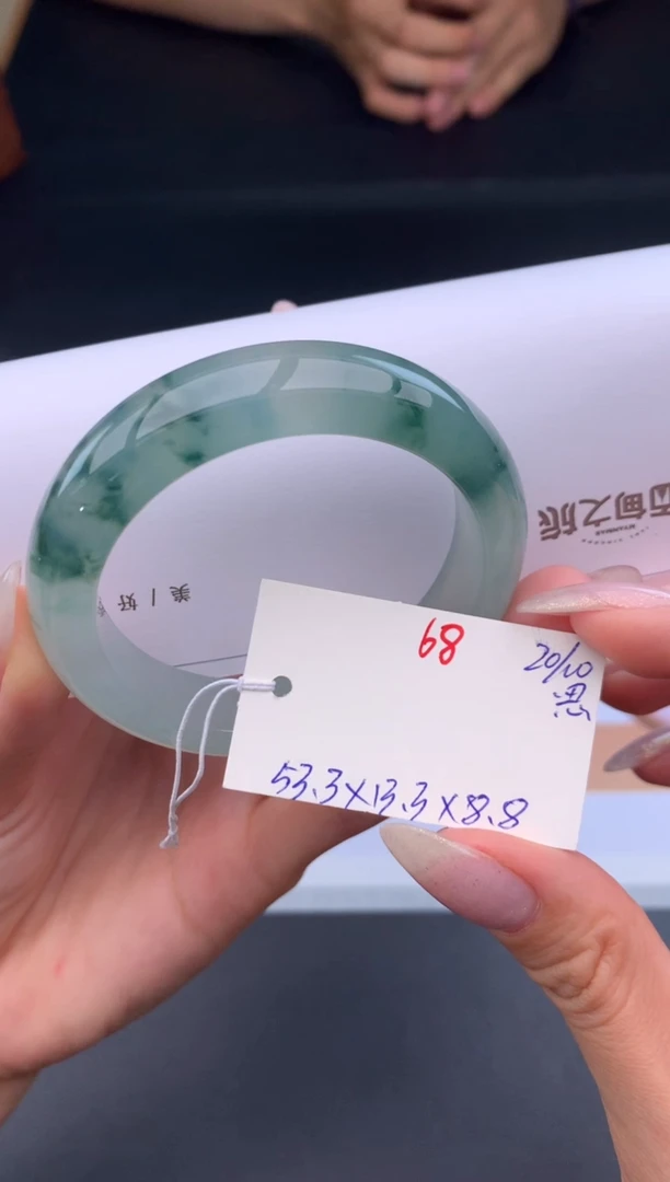 【闪购商品】翡翠手镯未镶嵌思思拍下找耳机看购买须知
