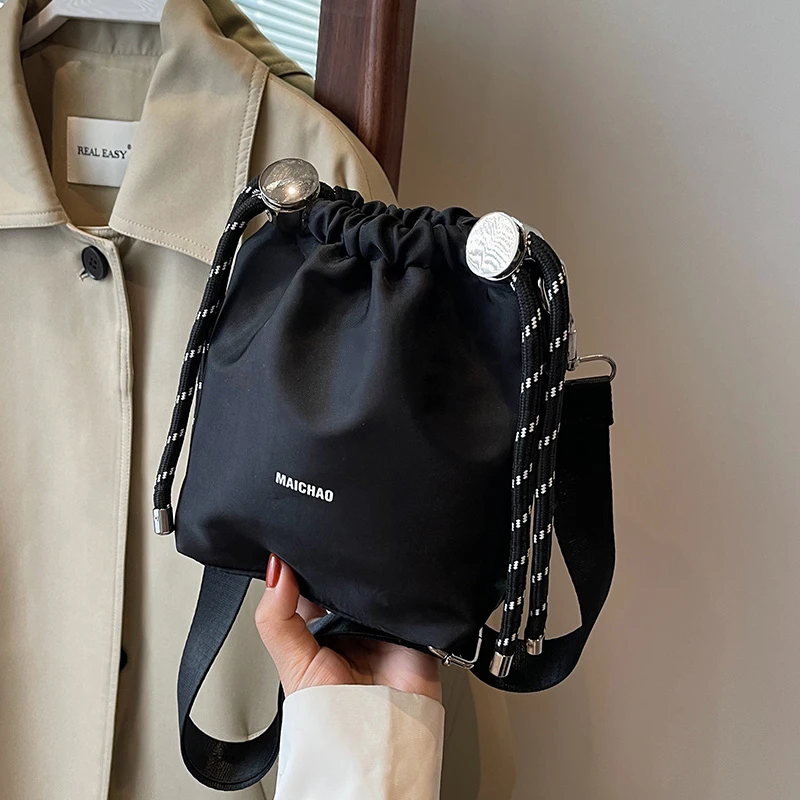 帆布包包女秋季2025新款时尚小众设计单肩斜挎包高级感洋气水桶包