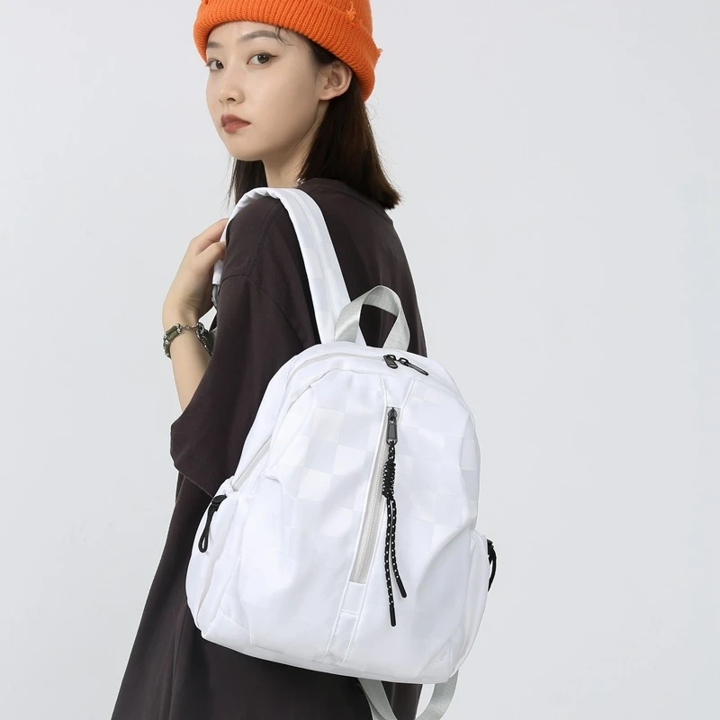 轻便休闲双肩包女2025新款外出旅行防水小背包小众设计学生书包女