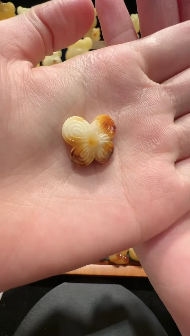 【闪购商品】琥珀珠宝奇石未镶嵌蝴蝶