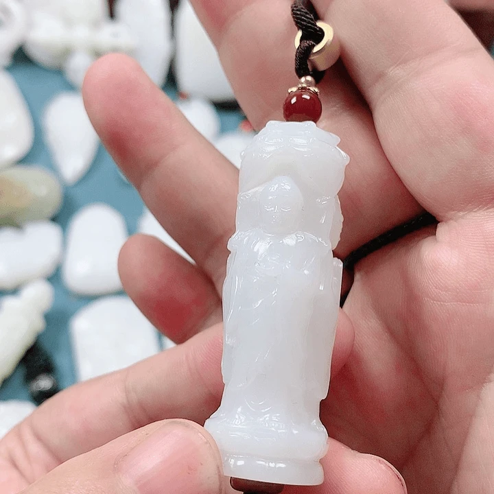 精美和田玉颈饰未镶嵌