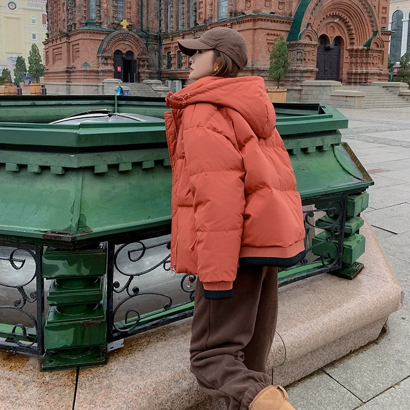 高级感超好看橘色短款服女2024新款连帽面包服冬季加厚外套