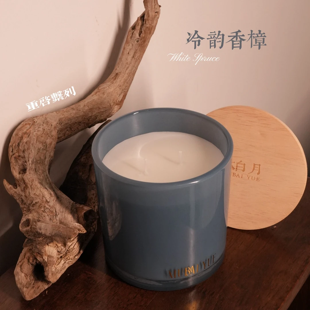 重启系列【冷韵香樟】净含量383g香薰蜡烛|雪团静悄悄落在松针上