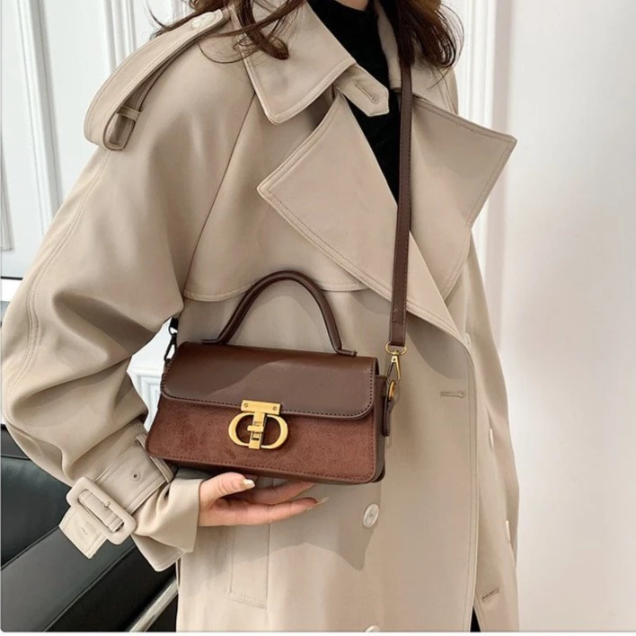 新款秋冬流行百搭手提斜挎法棍小方包9907