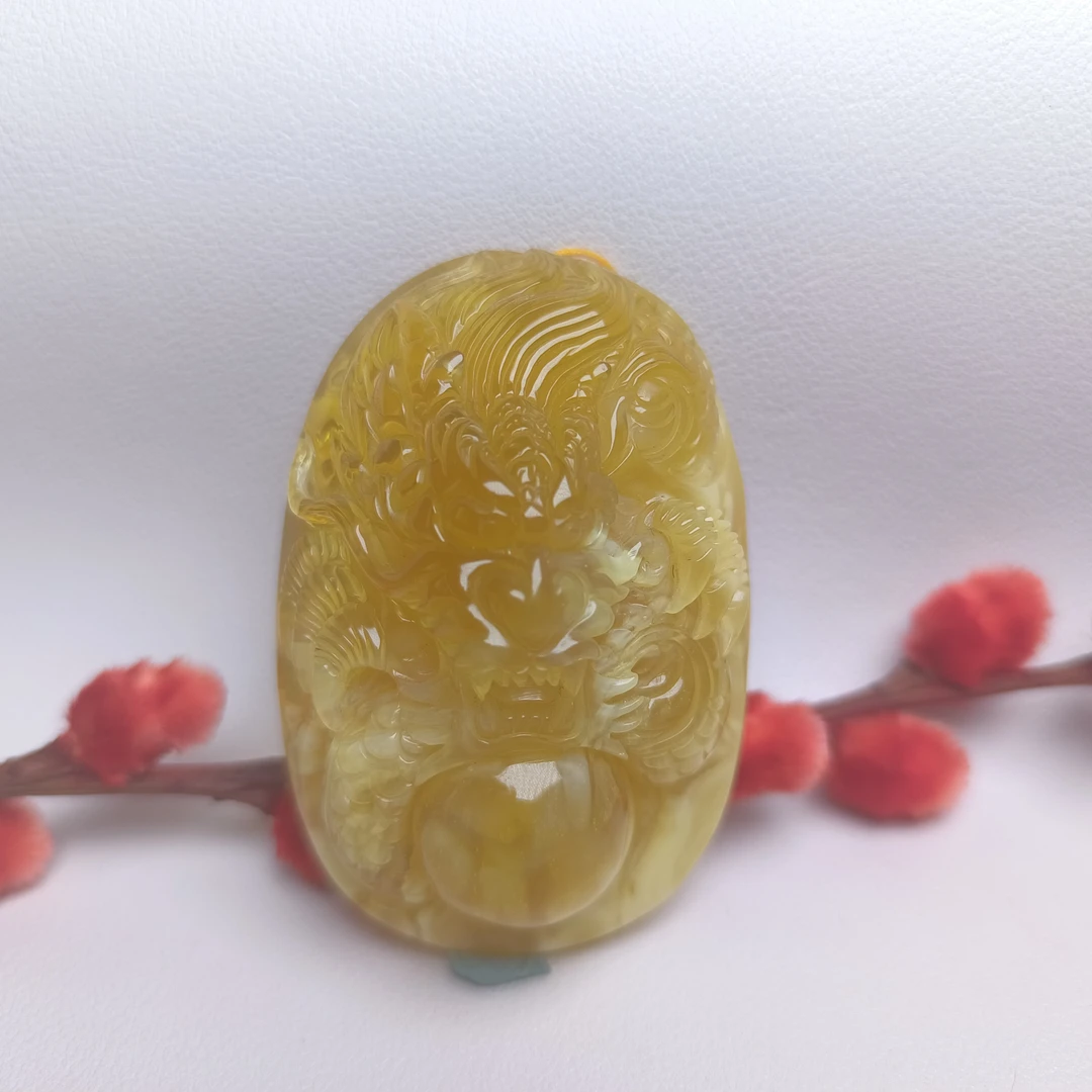 俄料蜜蜡金白溶洞精雕龙牌蜜蜡吊坠（62*41*25）～264