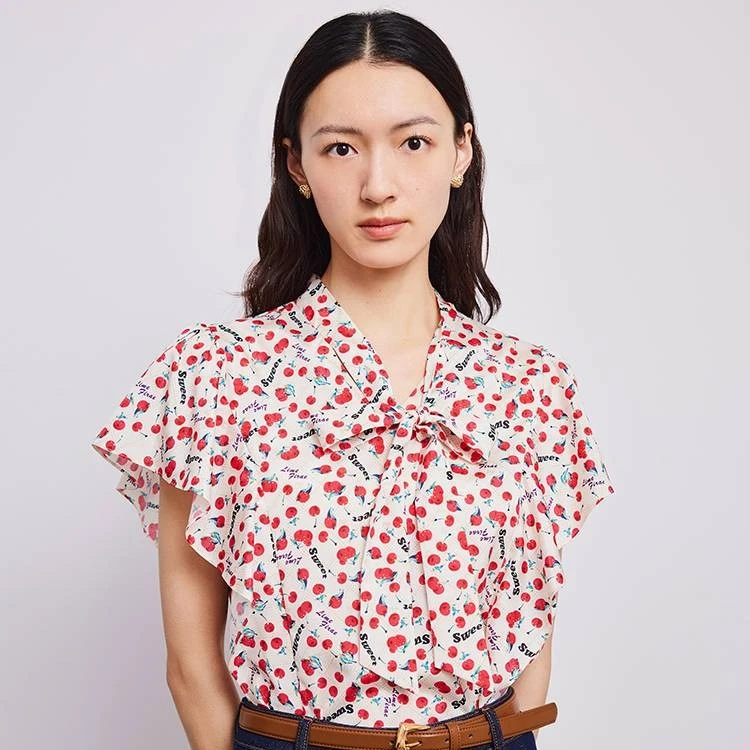 【桃芝窈窈】23夏新款樱桃印花飞袖梭织衬衫象牙白色LMEB5AWPR802