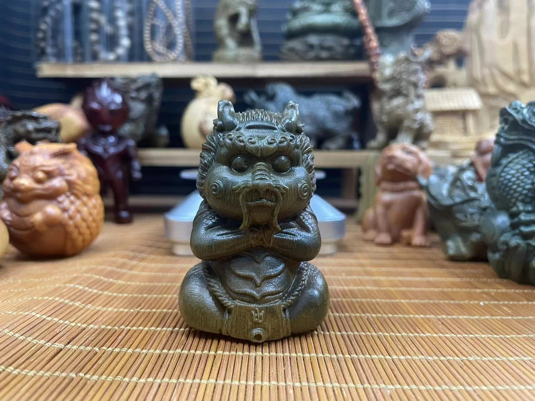 天然木绿檀木雕Q版龙王手把件实木雕刻居家电视柜装饰工艺品摆件