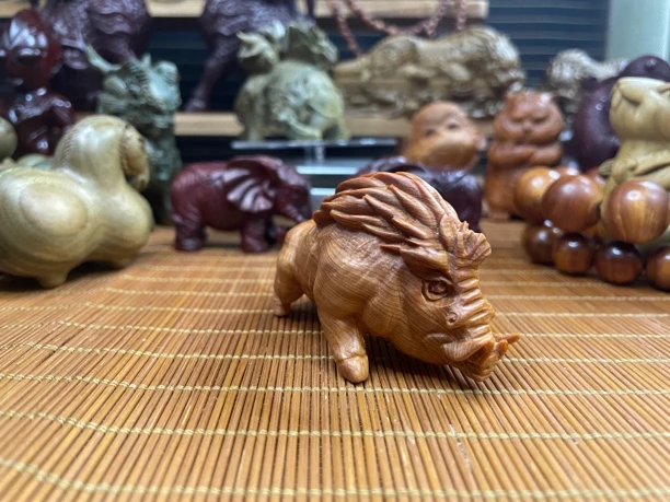 太行崖柏猪陈化红崖柏手把件可爱山猪生肖属相木雕摆件手工雕刻