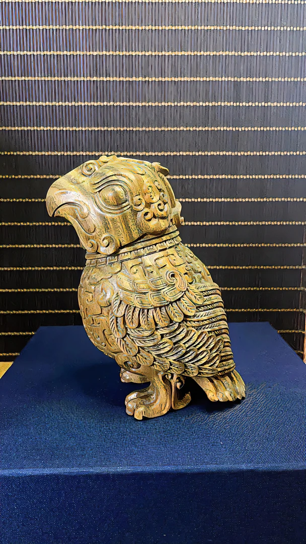 绿檀木雕刻战国子乍弄鸟尊小摆件青铜鸟工艺品紫光檀手把玩件礼品