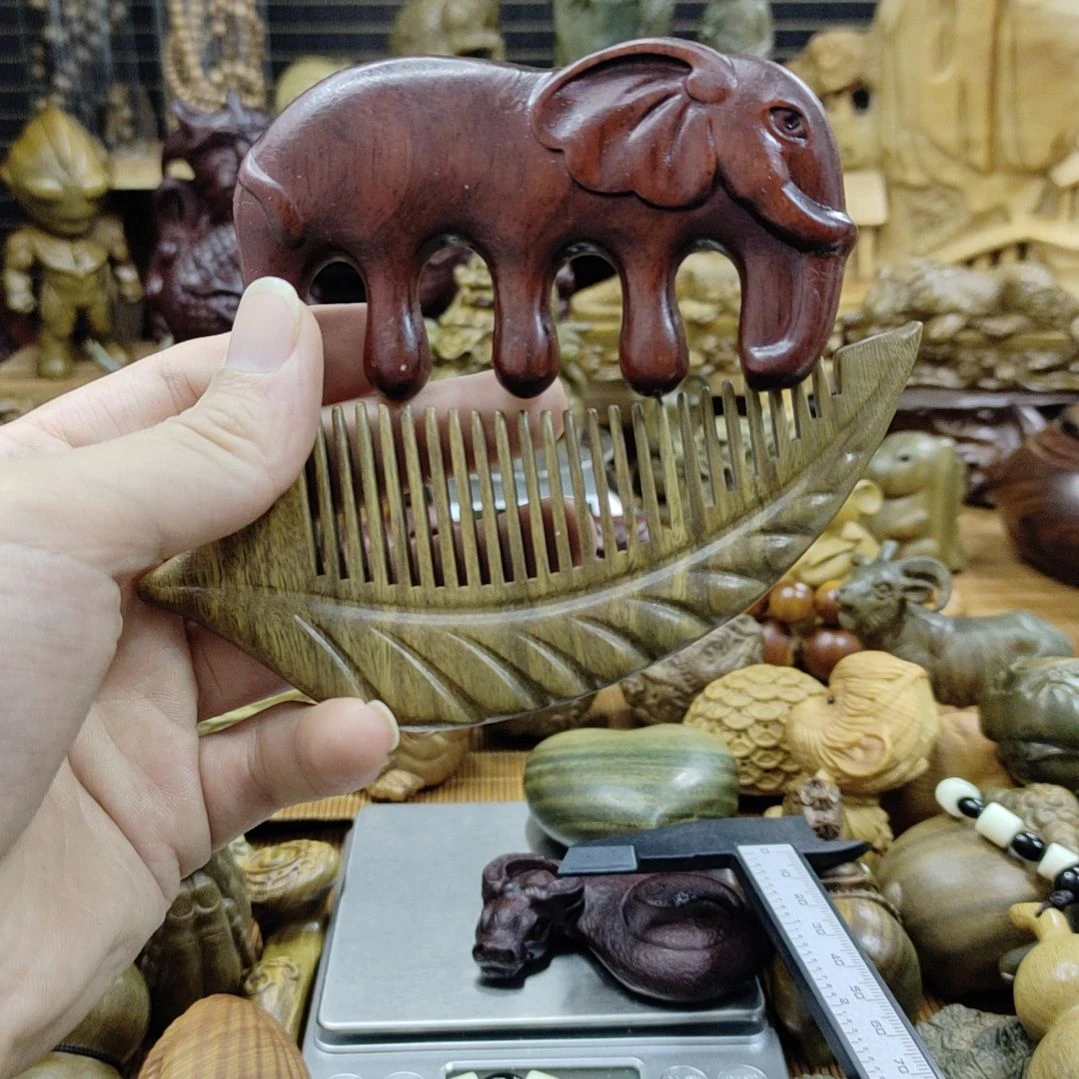 【闪购商品】绿檀把件梳子两把