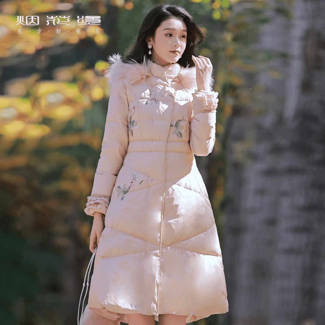 90白鸭绒中国风连帽羽绒服 2023冬季时尚绣花中长款保暖外套 美琳