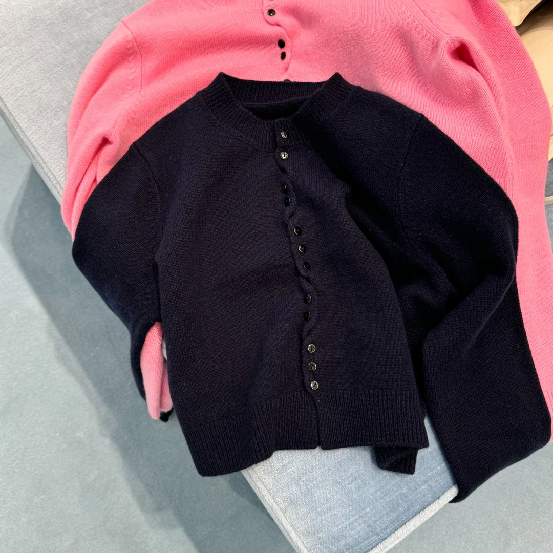 【塔鹿蕾】24秋冬缪系圆领单排扭结扣山羊绒开衫2822