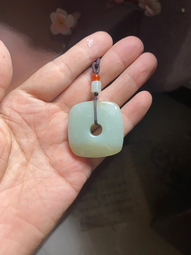 新疆和田玉方形平安扣吊坠男女通用款颈饰挂件毛衣链车挂带糖色