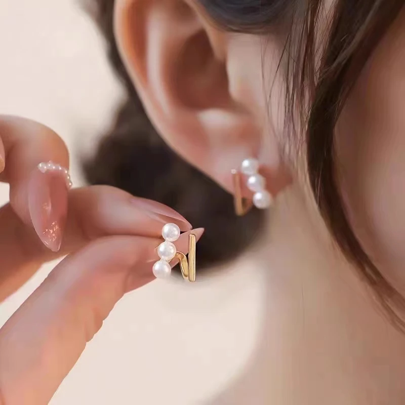 铜合金仿珍珠耳饰 2023年新款潮精致耳钉女夏季轻奢小众设计耳环