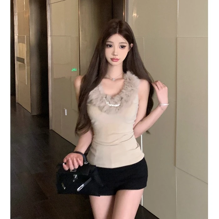 卡其色毛领拼接吊带背心女装秋冬修身设计感气质无袖短款上衣外穿