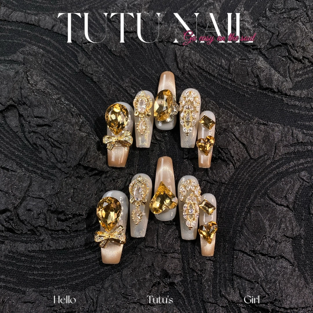 【金灿灿】TUTU NAIL手工穿戴甲省钱风美甲重工奢华长T黄猫眼秋冬