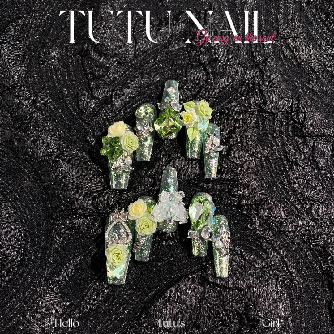 【黛青】TUTU NAIL手工穿戴甲可拆卸美甲重工返潮复古春夏T雕花绿锆