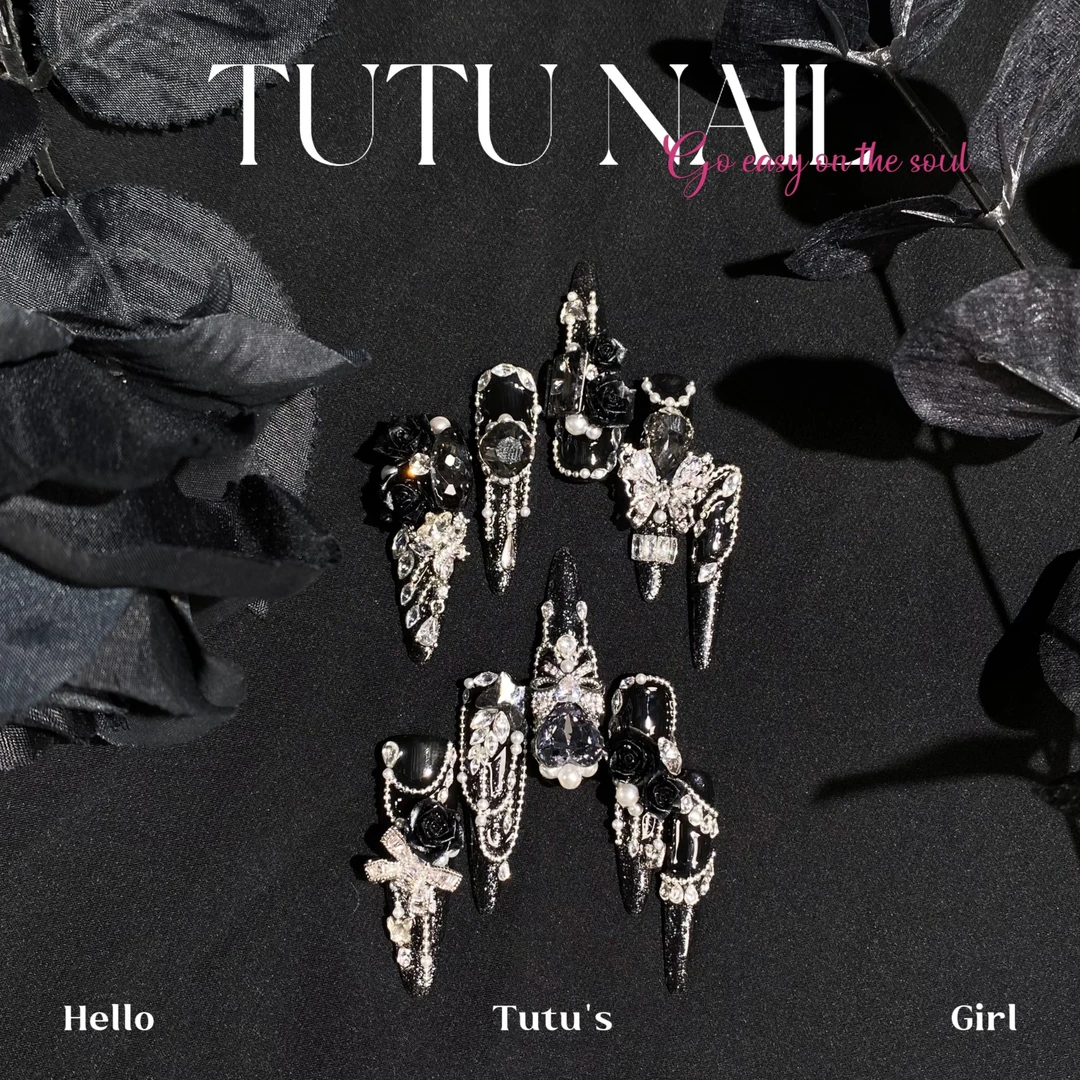 【暗夜蔷薇】TUTU NAIL手工穿戴甲秋冬显白美甲重工黑雕花长款钢珠
