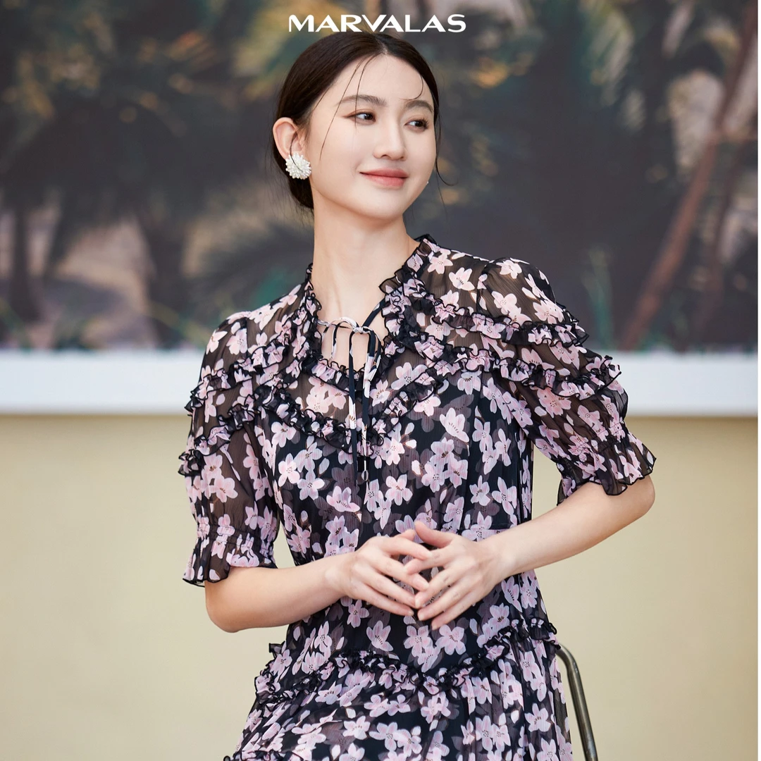 【专柜同款】M534104717曼德诗连衣裙时尚印花显瘦a字v领泡泡袖