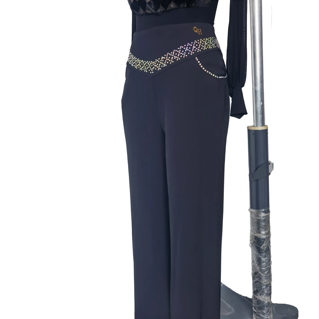 苏州七海雅桐服装有限公司，V钻口袋裤